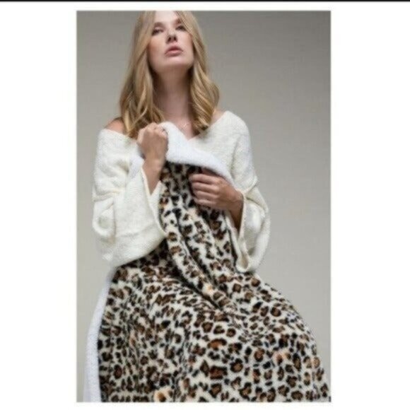 ❌SOLD❌Leopard Print Plush Throw Blanket With Sherpa Lining By Rug & One 50" - Picture 5 of 6